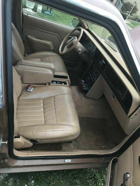 1984 Macaroon Ford Other Sedan