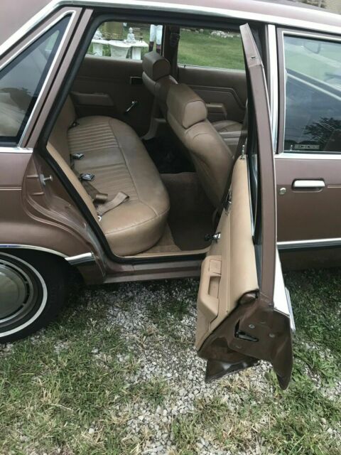 1984 Macaroon Ford Other Sedan