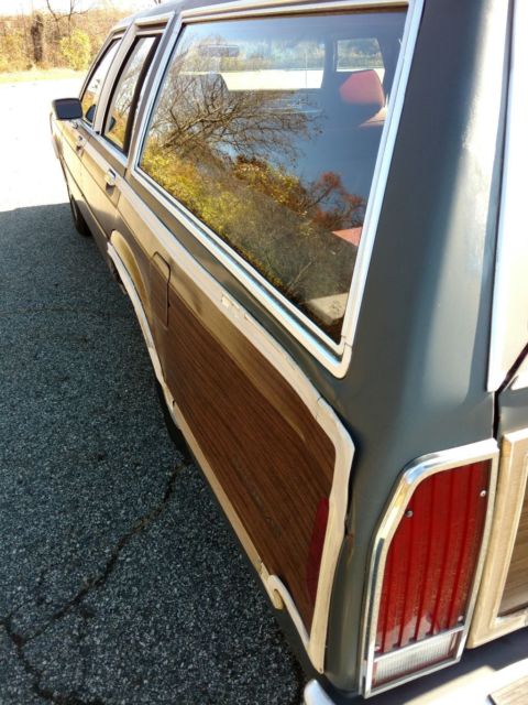 1988 Gray Ford Crown Victoria Wagon