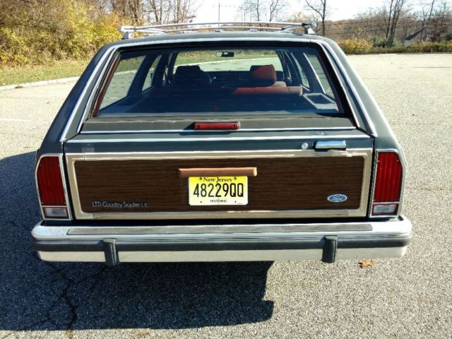 1988 Gray Ford Crown Victoria Wagon