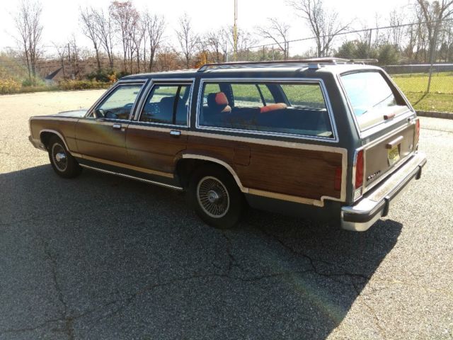 1988 Gray Ford Crown Victoria Wagon