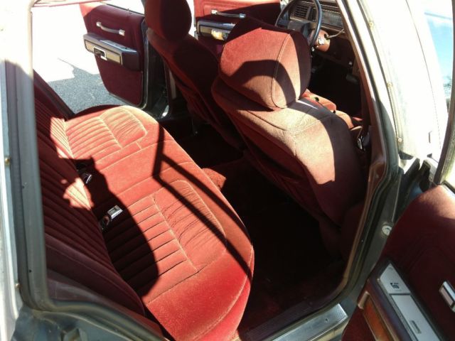 1988 Gray Ford Crown Victoria Wagon