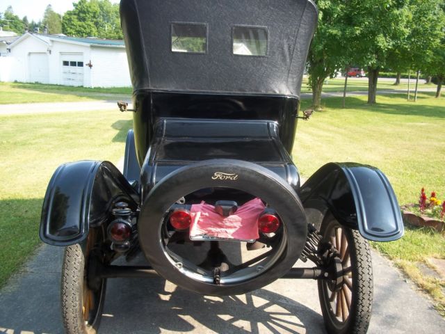 1925 Black Ford Model T Convertible