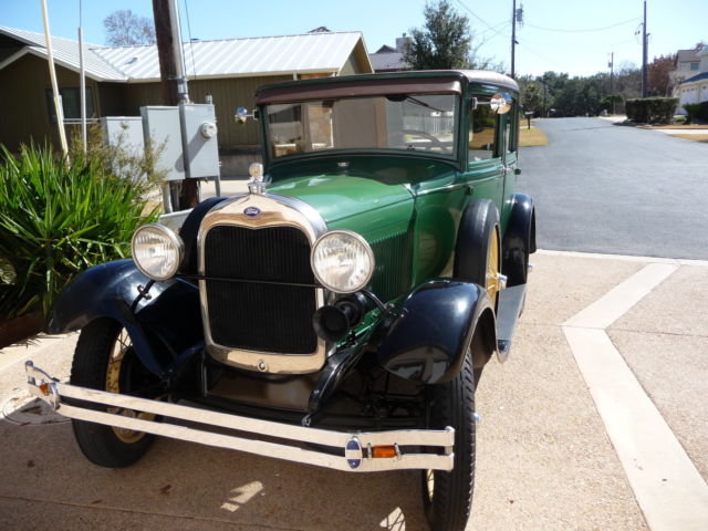 1928 Green- two tone Ford Model A 4-Door