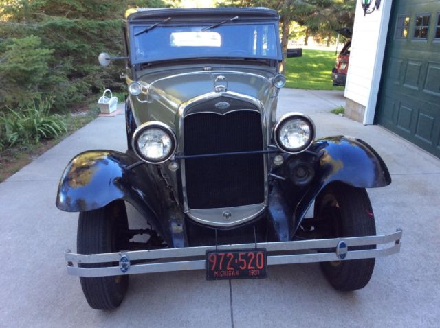 1931 green/yellow Ford Model A 4 doors