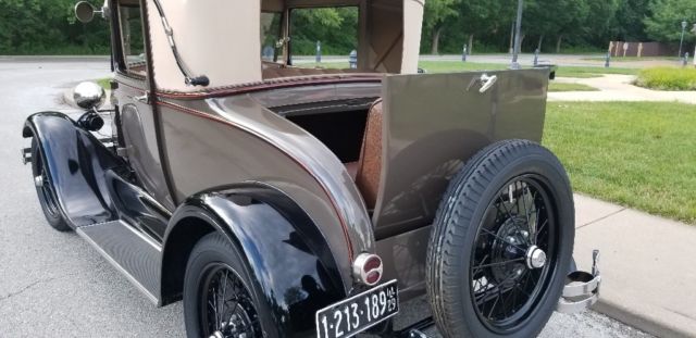 1929 Rose Beige-Seal Brown-Black-Orange Pinstriping Ford Model A Coupe