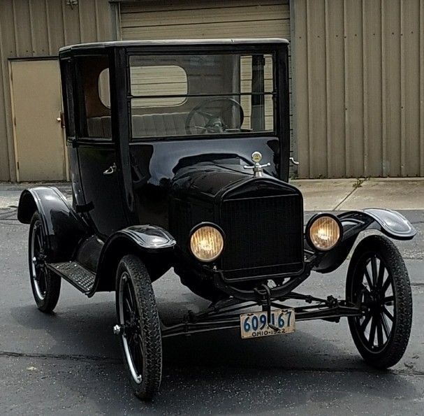 1922 Black Ford Model T Coupe