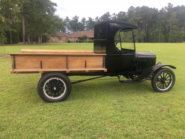 1925 Black Ford Model T Cab & Chassis