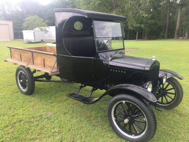 1925 Black Ford Model T Cab & Chassis