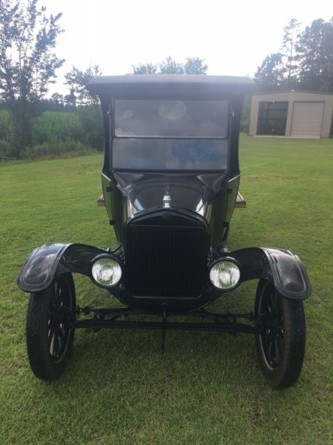 1925 Black Ford Model T Cab & Chassis