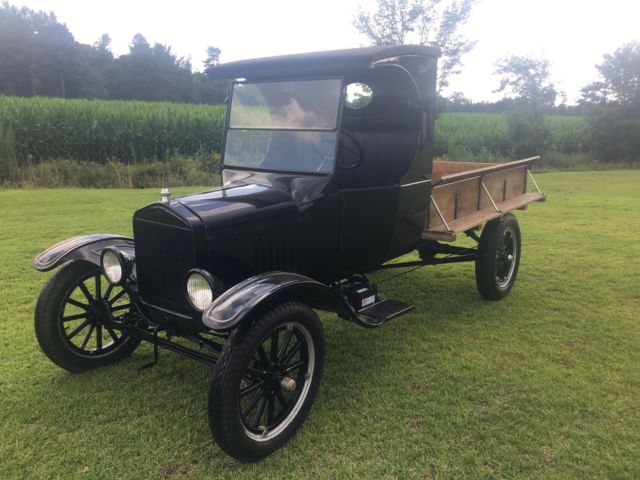 1925 Black Ford Model T Cab & Chassis