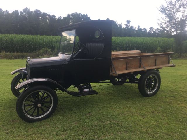 1925 Black Ford Model T Cab & Chassis