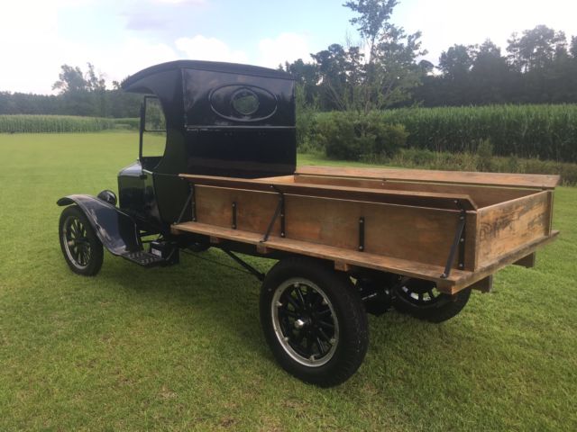 1925 Black Ford Model T Cab & Chassis