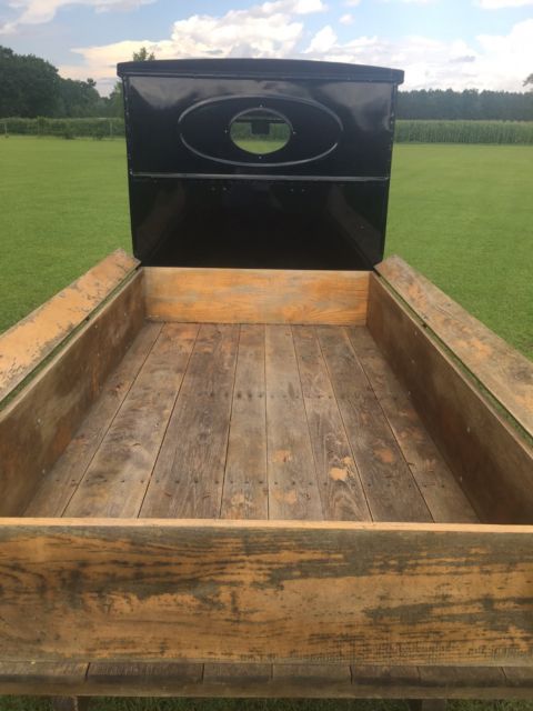 1925 Black Ford Model T Cab & Chassis