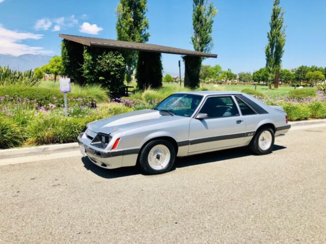 1985 Silver Ford Mustang Crew Cab Pickupckuponvertible