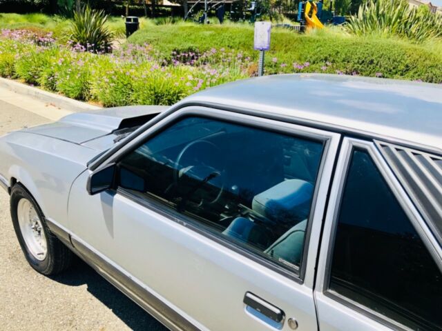 1985 Silver Ford Mustang Crew Cab Pickupckuponvertible