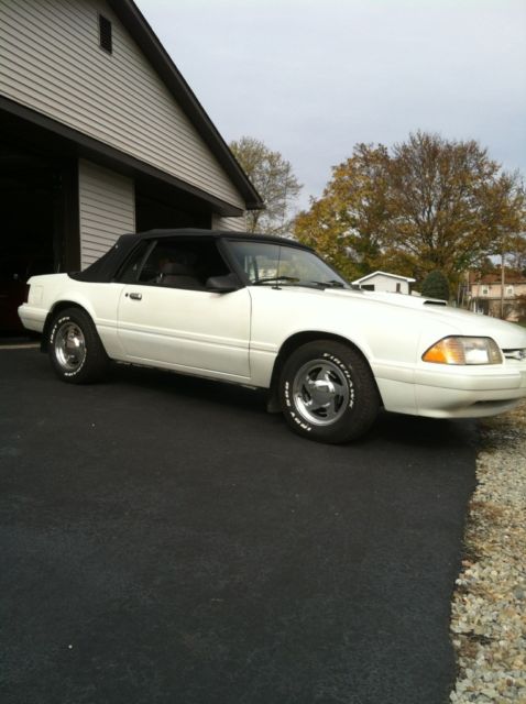 1984 Rose peral white Ford Mustang Convertible