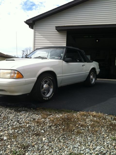 1984 Rose peral white Ford Mustang Convertible