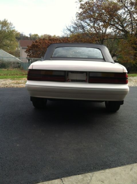 1984 Rose peral white Ford Mustang Convertible