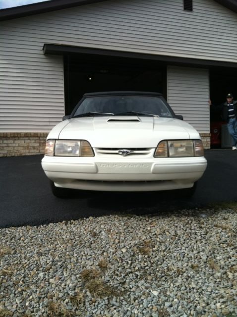 1984 Rose peral white Ford Mustang Convertible