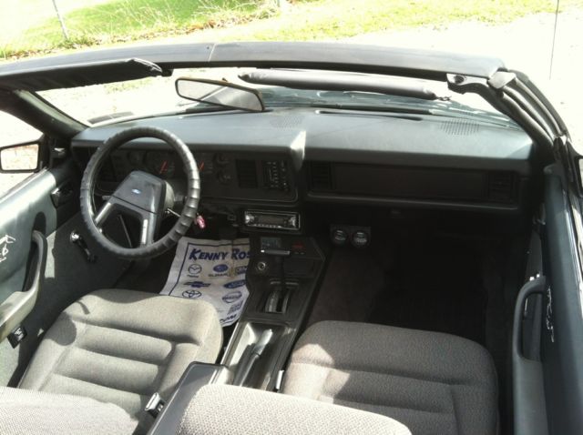 1984 Rose peral white Ford Mustang Convertible