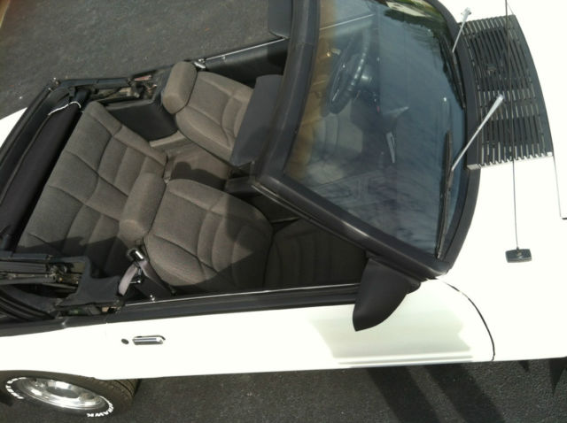 1984 Rose peral white Ford Mustang Convertible