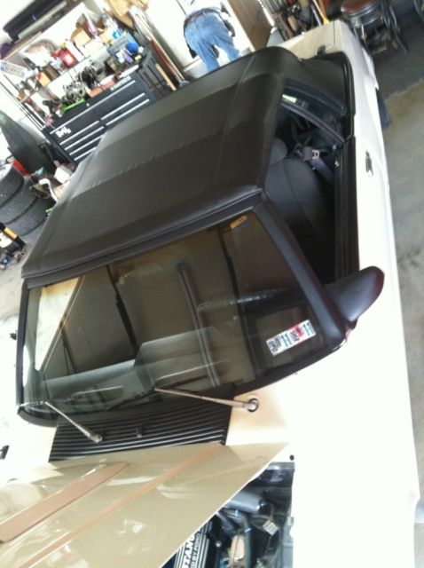 1984 Rose peral white Ford Mustang Convertible