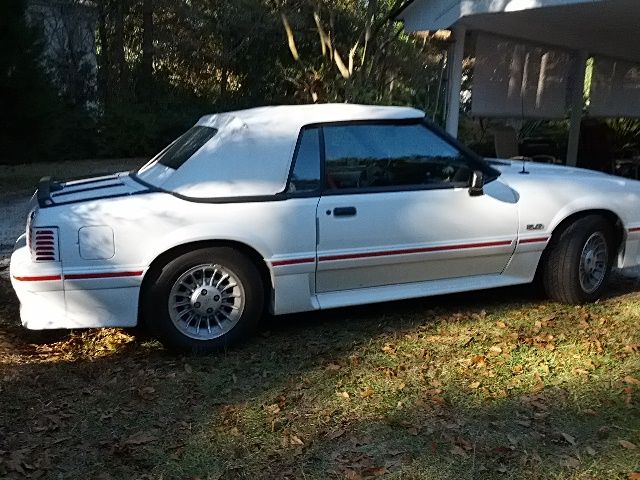 1989 White Ford Mustang Convertible