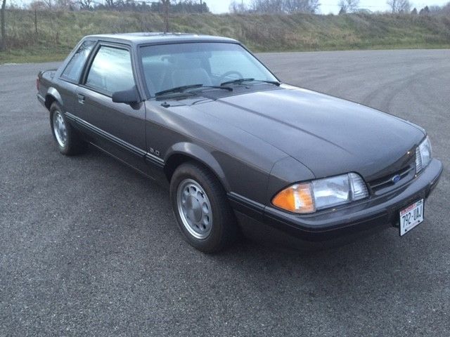1990 Gray Ford Mustang Coupe