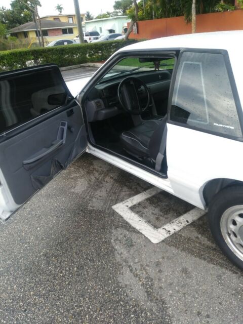 1993 White Ford Mustang Coupe