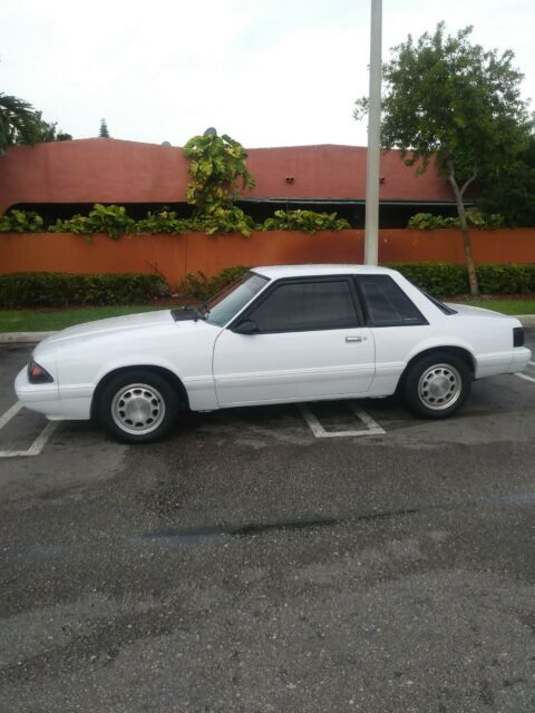 1993 White Ford Mustang Coupe