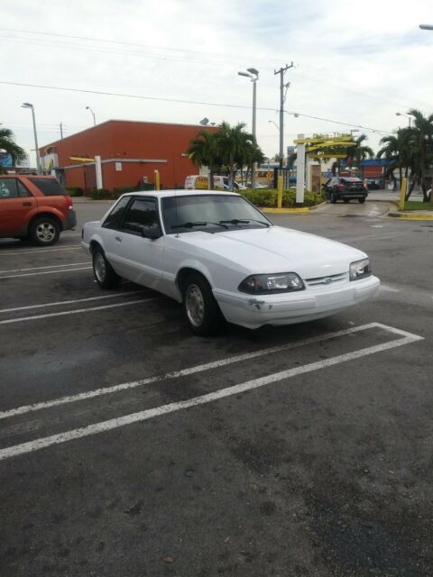 1993 White Ford Mustang Coupe