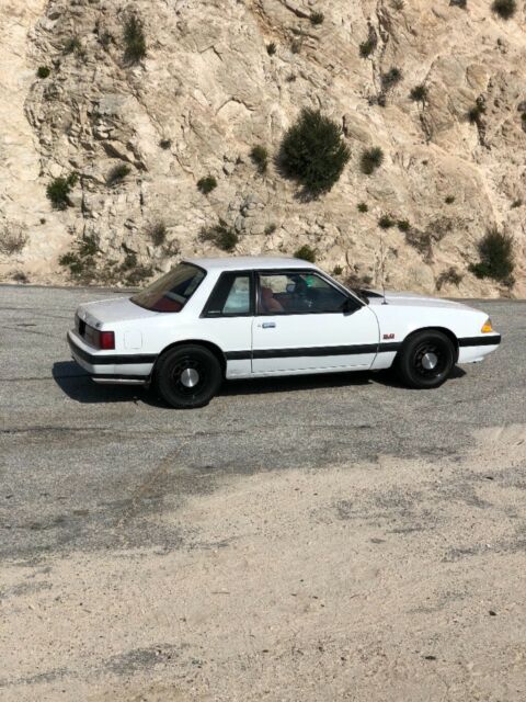 1989 White Ford Mustang
