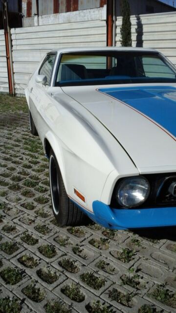 1972 White Ford Mustang