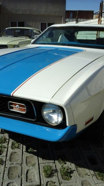 1972 White Ford Mustang