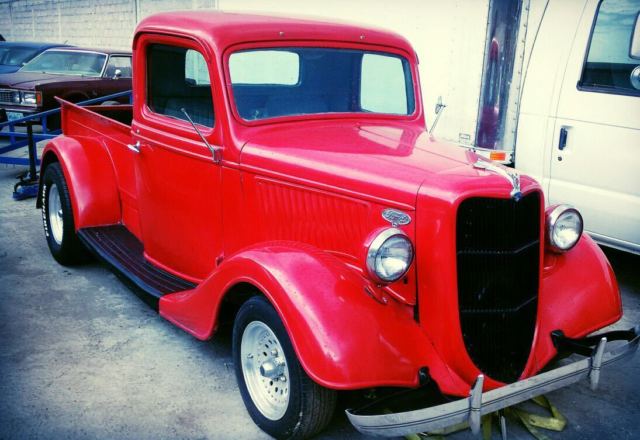 1936 Red Ford Mustang