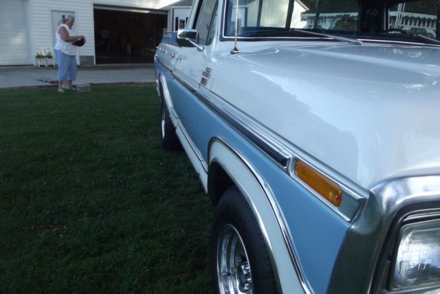 1979 Blue/White Ford F-100 Standard Cab Pickup