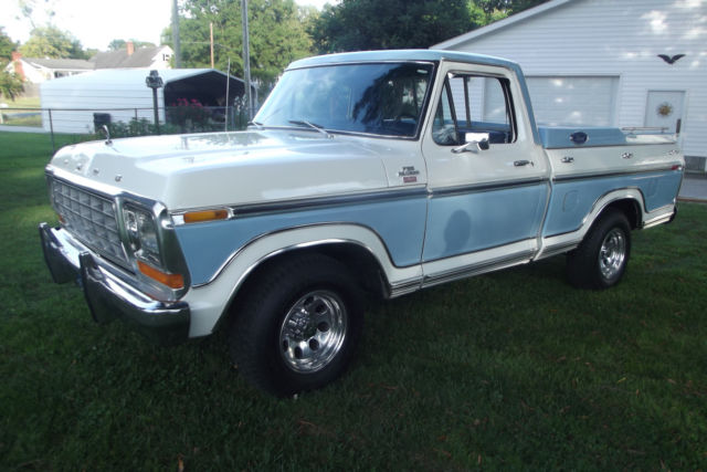 1979 Blue/White Ford F-100 Standard Cab Pickup
