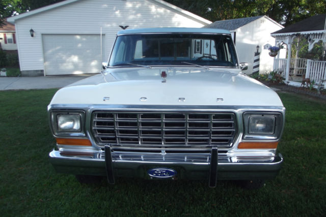 1979 Blue/White Ford F-100 Standard Cab Pickup