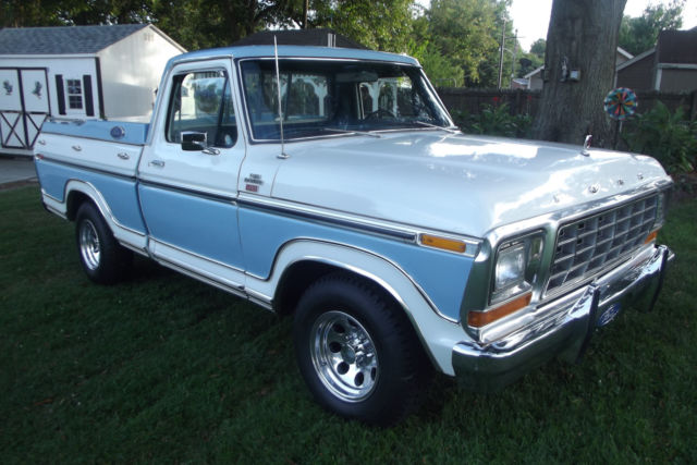 1979 Blue/White Ford F-100 Standard Cab Pickup