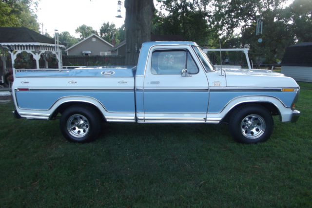 1979 Blue/White Ford F-100 Standard Cab Pickup