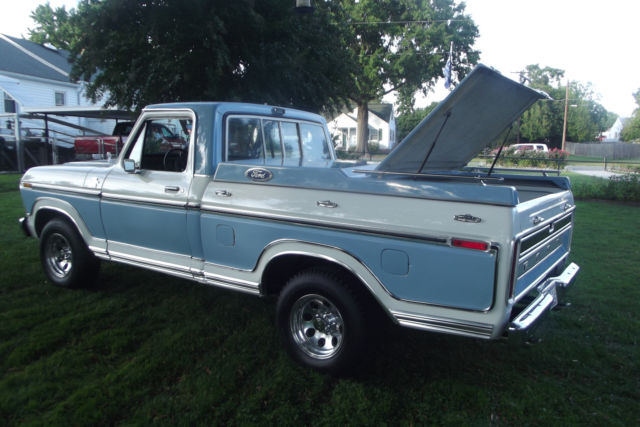 1979 Blue/White Ford F-100 Standard Cab Pickup