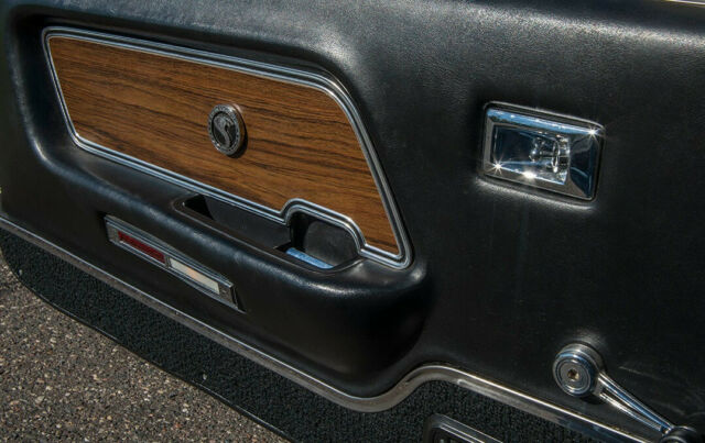 1970 White Ford Mustang Coupe