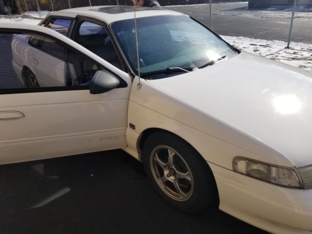 1994 White Ford Taurus Sedan