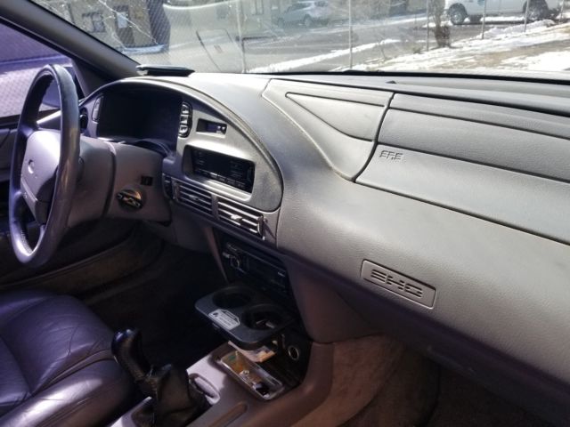 1994 White Ford Taurus Sedan