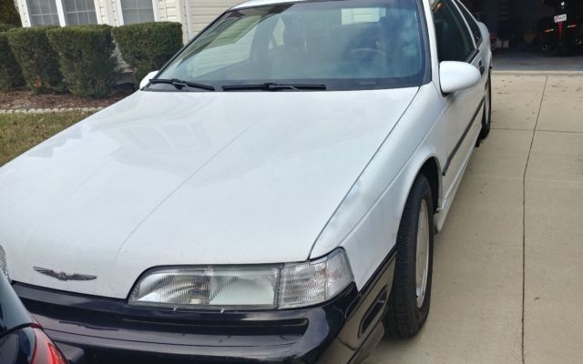 1990 White Ford Thunderbird Coupe