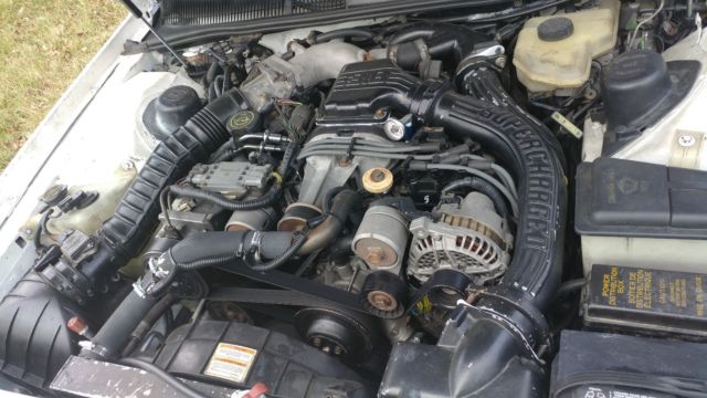 1990 White Ford Thunderbird Coupe