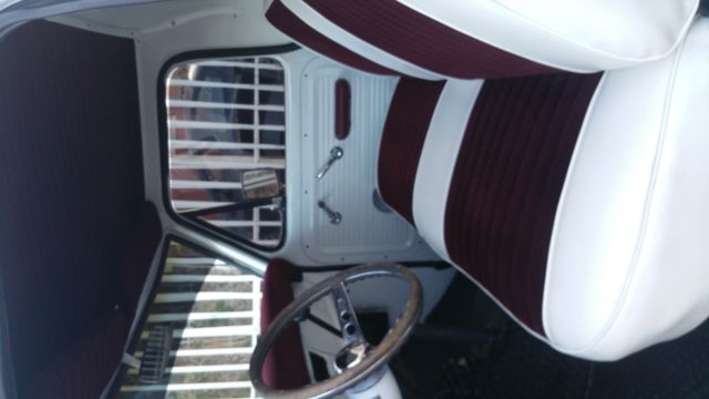 1967 White and Marron Ford F-100 Cab & Chassis