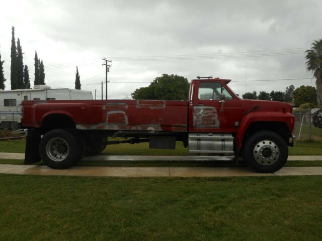 1989 Red Ford F800 Standard Cab Pickup