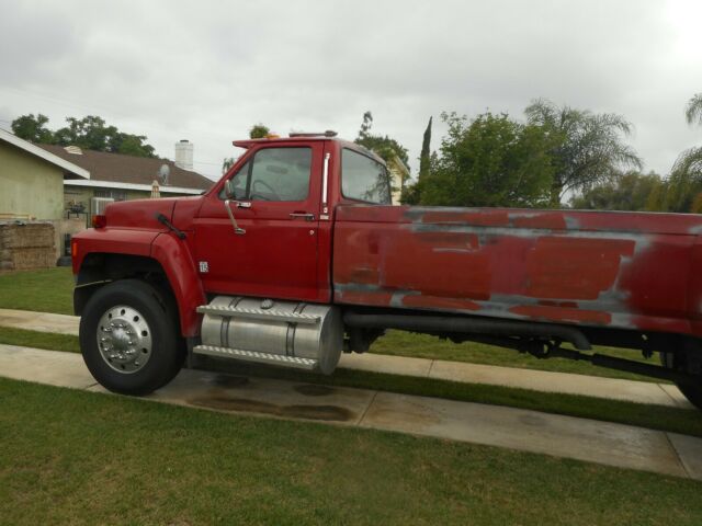 1989 Red Ford F800 Standard Cab Pickup